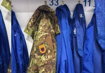 Neuer Pristina-Fußballer trainiert in KLA-Uniform