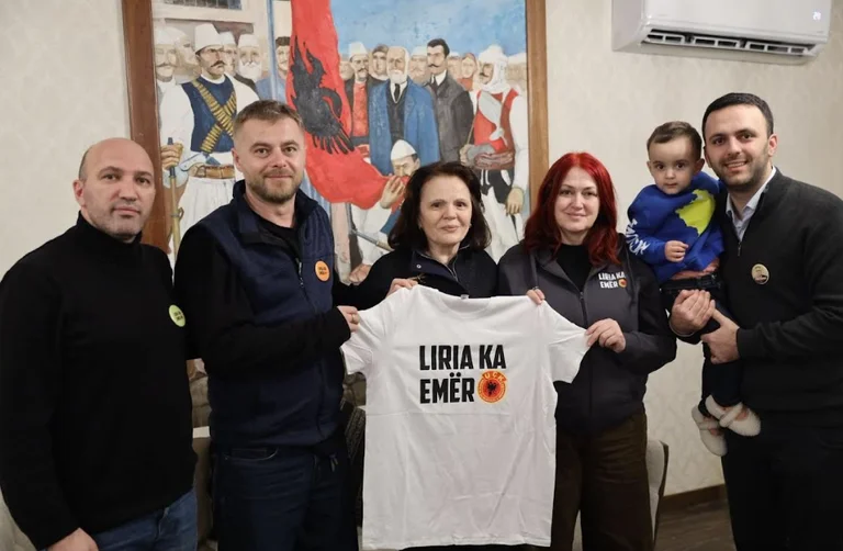 “Η Ελευθερία έχει όνομα” επισκέπτεται την οικογένεια του Jakup Krasniqi την παραμονή της 17ης Μαρτίου