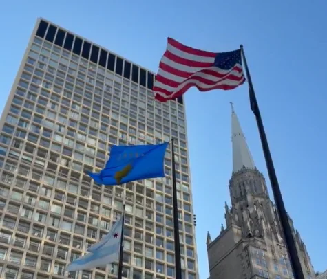 La bandera de Kosovo puja a Chicago pel 18è aniversari de la independència, onades al costat dels Estats Units