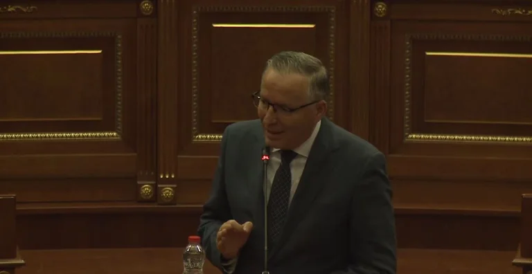 Μπέντρι Χάμζα: Ο προϋπολογισμός δεν αντικατοπτρίζει τις υποσχέσεις που του έδωσε ο Κερτ στην έκθεση.
