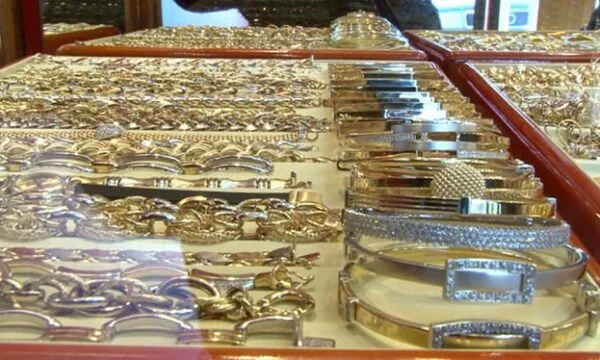 Eveniment de bijuterii Peje: Există 50 de kilograme de aur și 10.000 euro