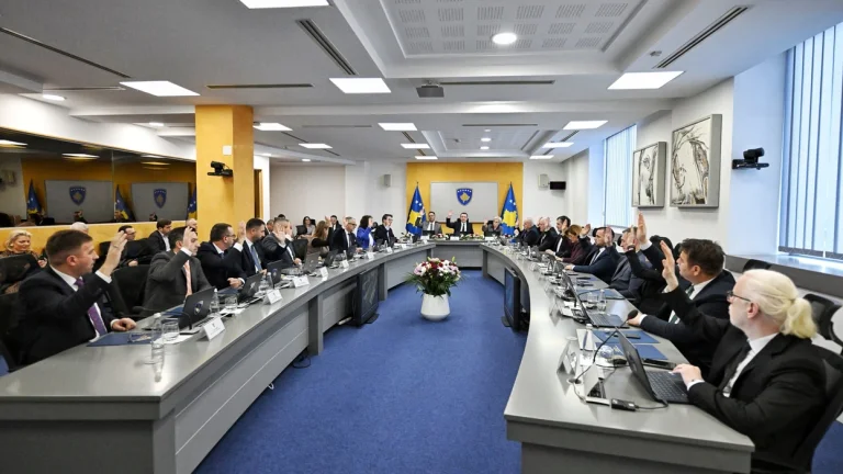 Η κυβέρνηση Κούρτι 3, αρχίζει να ονομάζει υφυπουργούς