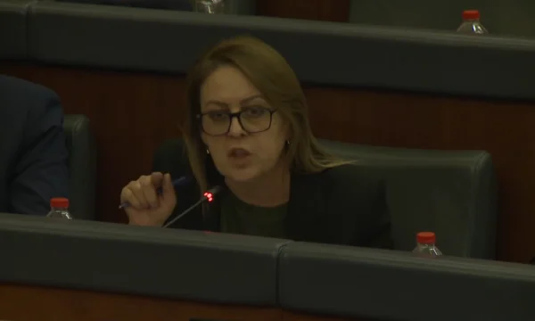 Volem el debat pressupostari, volem el primer ministre Albin Kurti.