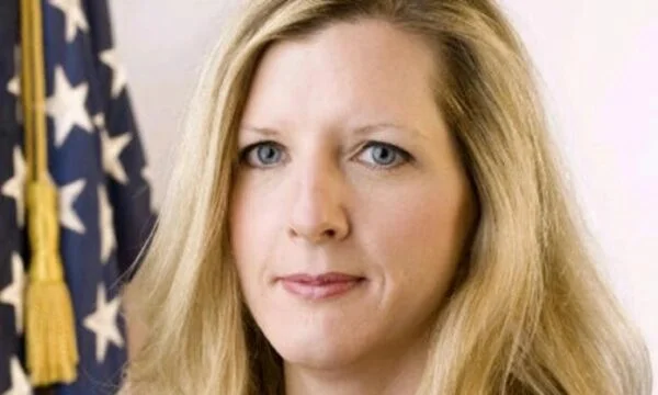 Το όνομά της εμφανίστηκε στο αρχείο"Eppstein" -- παραιτείται από τον κύριο νομικό σύμβουλο της Goldman Sachs --