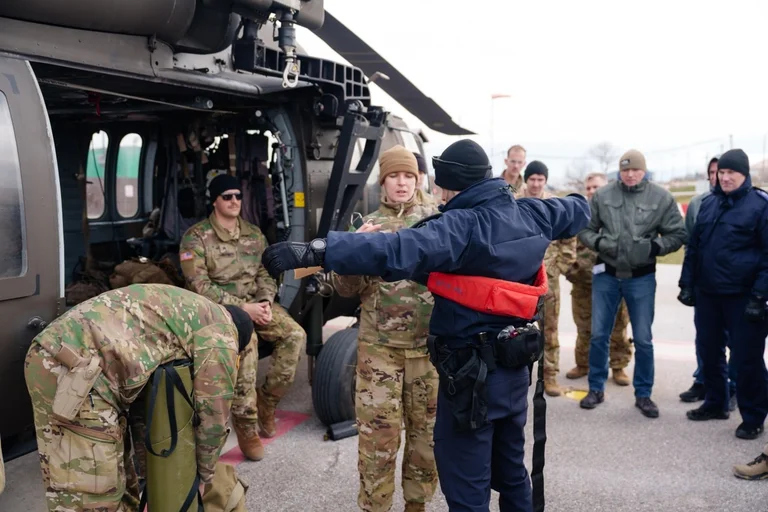KFOR, EULEX se antrenează în comun pentru procedurile de evacuare medicală din Kosovo