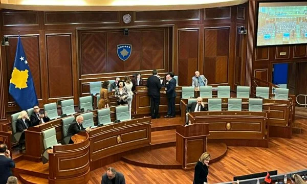 Începe audierea Parlamentului, jură doi noi deputaţi