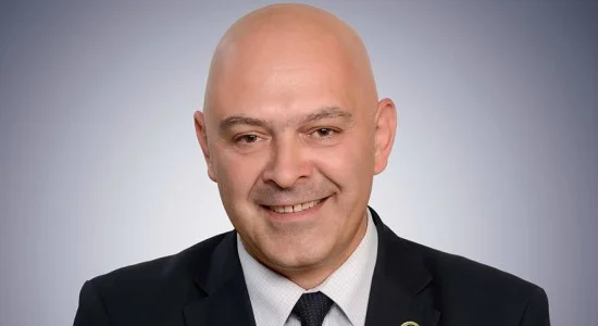 Ardian Gjini ogłasza kandydaturę przewodniczącego AAK