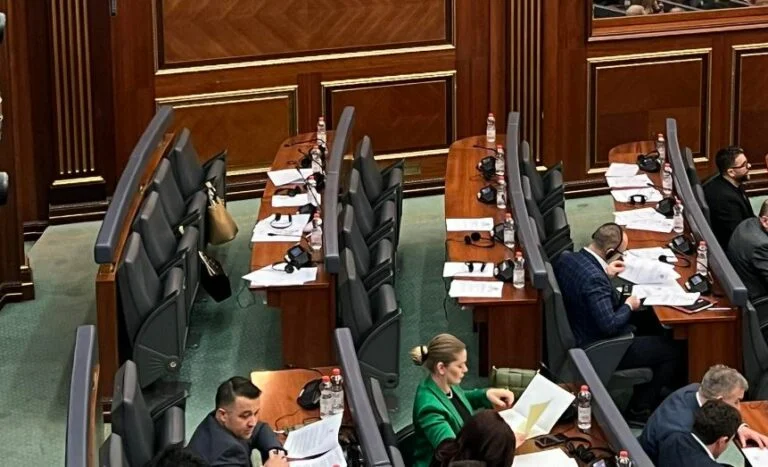 Rezolucja Parlamentu dla przywódców KLA, Serbska Izba ds. Listy