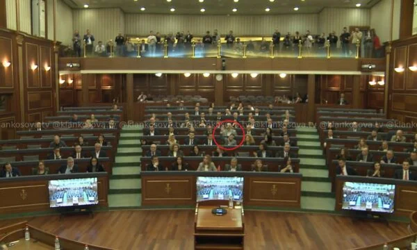 Acesta este MP Vetevendosje care a votat împotriva Rezoluţiei pentru Haga