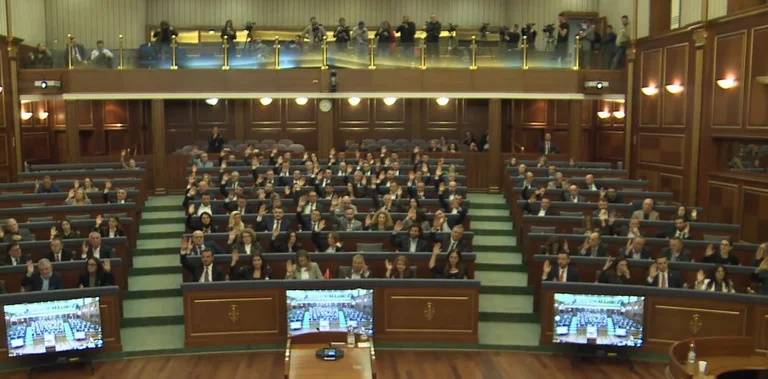 Parlament zatwierdza rozszerzenie budżetu na marzec