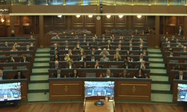 Cei 18 noi adjuncţi pentru a-i înlocui pe cei care au preluat posturile ministeriale sunt sub jurământ