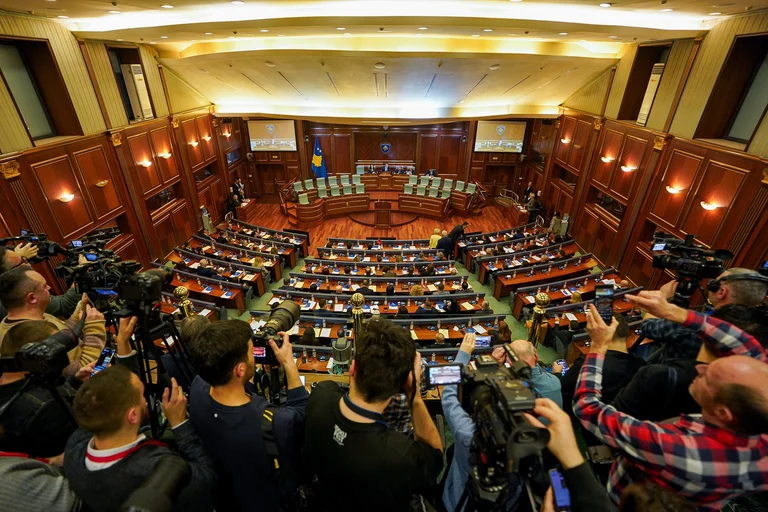 Aquesta és “Resolució per a l'Haia” que esperava aprovar l'Assemblea Kosovo aquesta nit.
