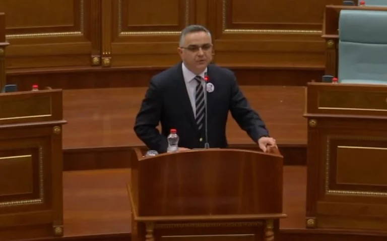 Tahiri, Kurti: Ştiţi că aveţi un cabinet format din China, nu Kosovo cu 1,7 milioane de oameni?