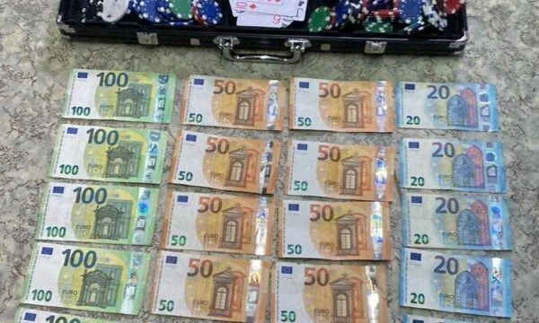 Poliția în cazul din iunie: au fost confiscate peste 1 000 de euro, cărți de joc și alte dovezi