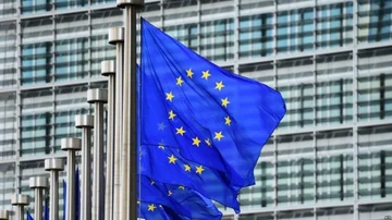 EUは、同額の法律を補強し、コソーバーの要求は、より迅速に処理されます