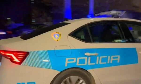 Μια ύποπτη ομάδα διακίνησης ναρκωτικών στο Ελμπασάν, 3 συνελήφθησαν.