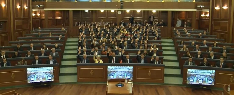 Guvernul Kurti a votat 3
