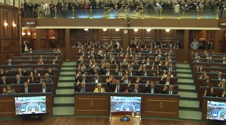 Vicepreşedinţii Adunării Kosovo au votat