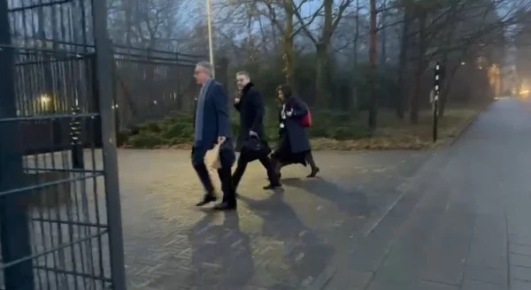 Avocatul lui Thaci ajunge special