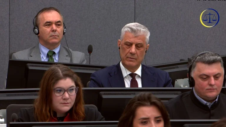Jutri Thacijeva obramba pove zadnje besede.