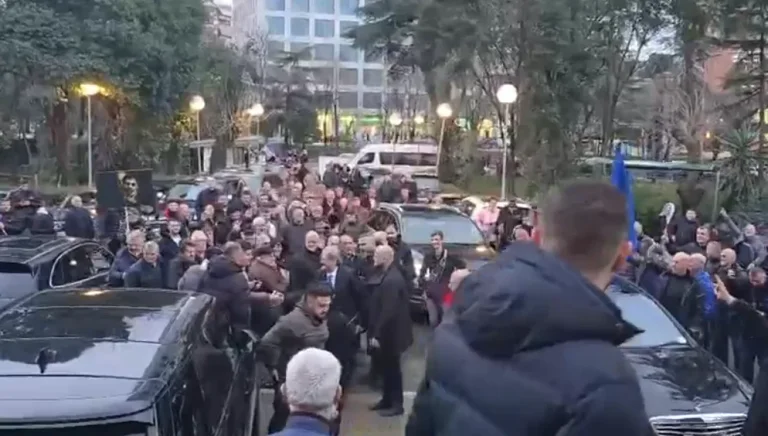 Demokratik Parti protestoları Arnavutluk'ta başlıyor