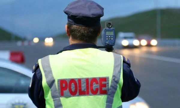 Poleg tega je včeraj policija v Prištini odpeljala 35 voznikov.