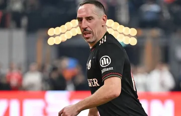 Ribery は Epstein のファイルに含まれています: 暴行の深刻な料金と prostitution の関与
