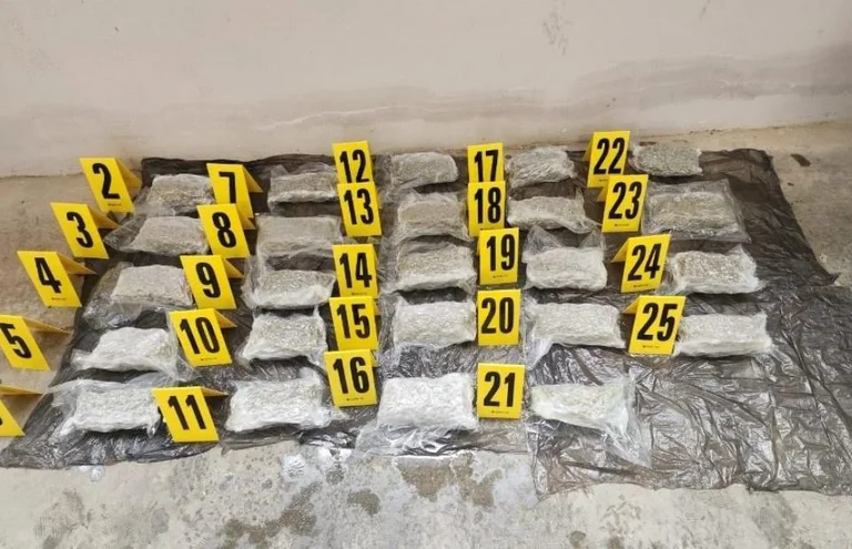 הם תופסים 7 ק"ג של סמים במרדרה שווה 35 אלף יורו, הם מחזיקים חשוד