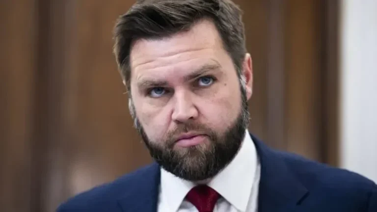 Ubil ga bom s svojo avtomatsko pištolo. Grozil je podpredsedniku ZDA.
