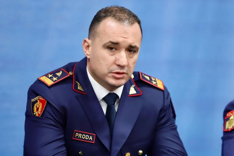 Albanija Policijski direktor: Preprodaja orožja s Kosova poteka z zaporednimi operacijami.