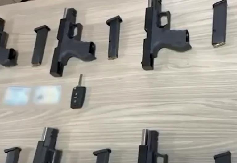 Kosova silah ticareti Arnavutluk'ta vuruldu, tabanca yakalandı, 27 yaşındaki tutuklandı