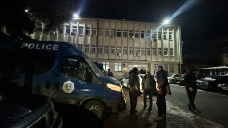 İki ay hapis cezası, BSK'ya karşı 1 milyon Euro'nun iddialarında dört şüpheli için devam ediyor