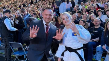 [x0>Grand Slami von Paris spricht Albanisch, Kosovo vor allem”, Driton Kuka reagiert, nachdem Distria Krasniqi mit Gold geschmückt wurde