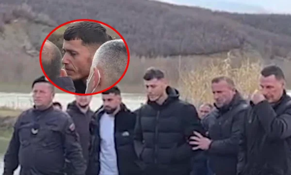 Tridesetletni brat, ki so ga danes našli, se je razjokal.