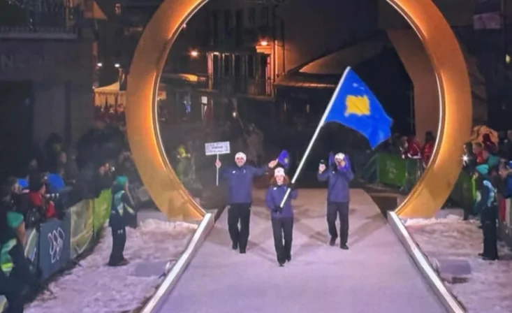 Kosova kayakçıları kış Olimpiyat Oyunları töreninde parade