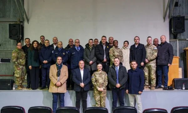 Polis şefleri Bond çelik, KFOR ayrıntılarında bekleniyor: Tartışma operasyonel güvenlik önemine odaklandı