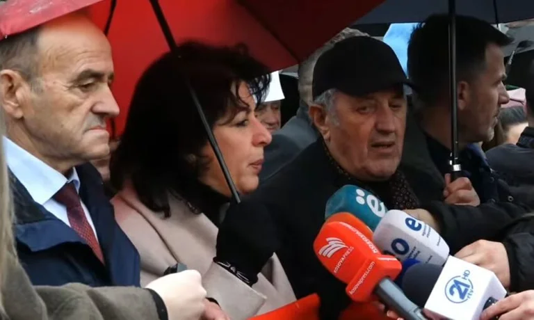 Vatandaş: Siyah jeeps kullanıyor, insanlar karanlıkta kalıyorlar, ne yemek ve içecek?