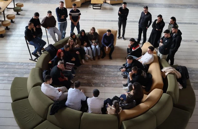 Kosovske študentske organizacije podpirajo pohod “Pravica, ne politika”
