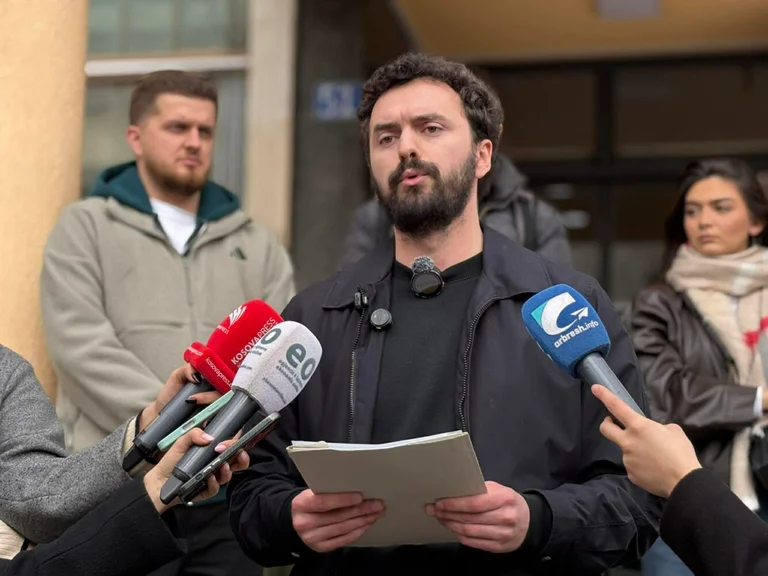 “Energetika) je luksuz”, mladina PDK: Kosova ni mogoče upravljati s hlajenjem hiše državljanov