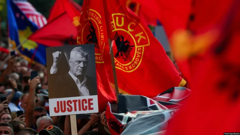 Kurtarmacılar Protesto Istog'da Destek Alıyor