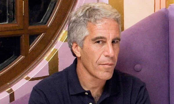 קובץ “Epstein”, הודעה מאישה לא ידועה: ג'פרי יקר, הולידתי בחורה והיתה לי גבינה