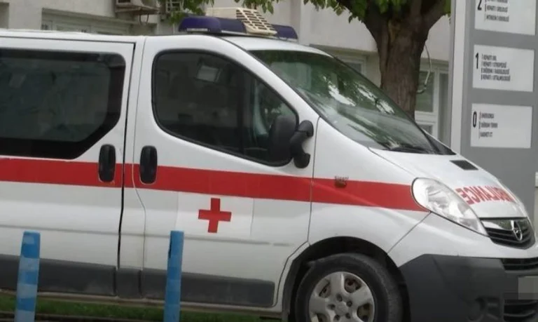 Pohištvo pade na Gjakovi Pedagoški fakulteti, ženska se poškoduje.