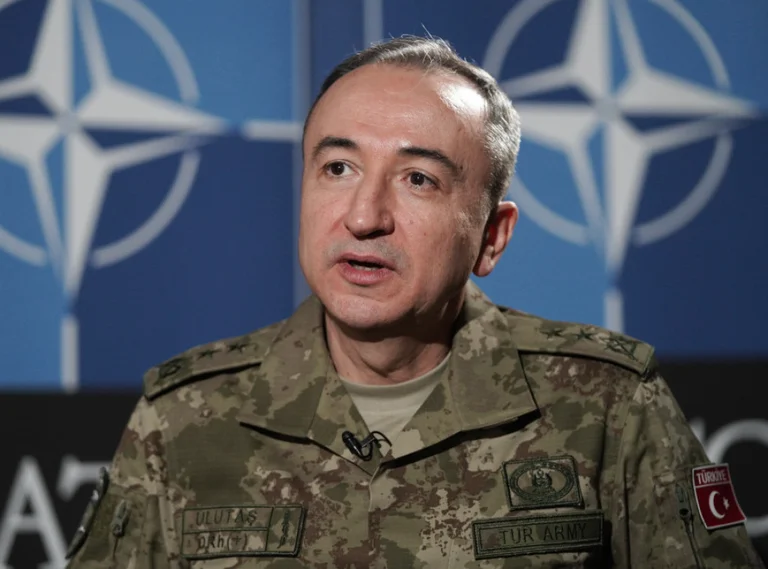 Poveljnik KFOR: razmere na Kosovu z možnostjo izbruha novih napetosti