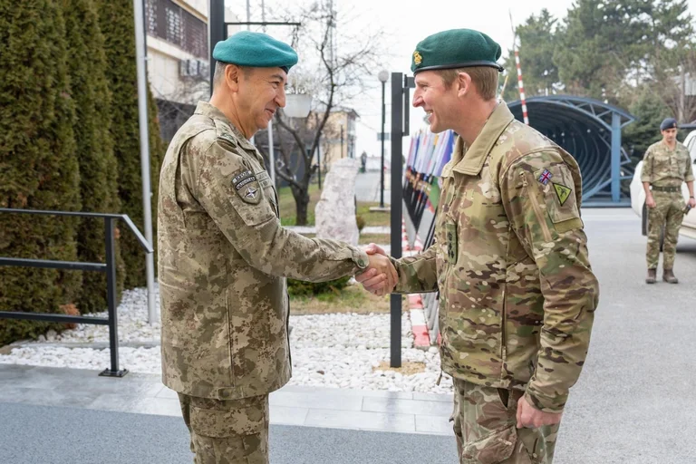 KFOR 사령관은 Kosovo 보안에 영국 기여