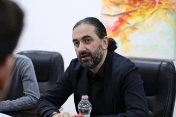 Fushe Kosovo Mayorは経済犯罪調査のための60ファイルを渡します