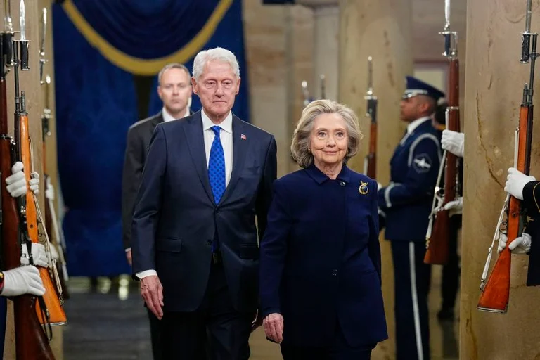 Bill in Hillary Clinton se strinjata, da pričata o Epsteinu.
