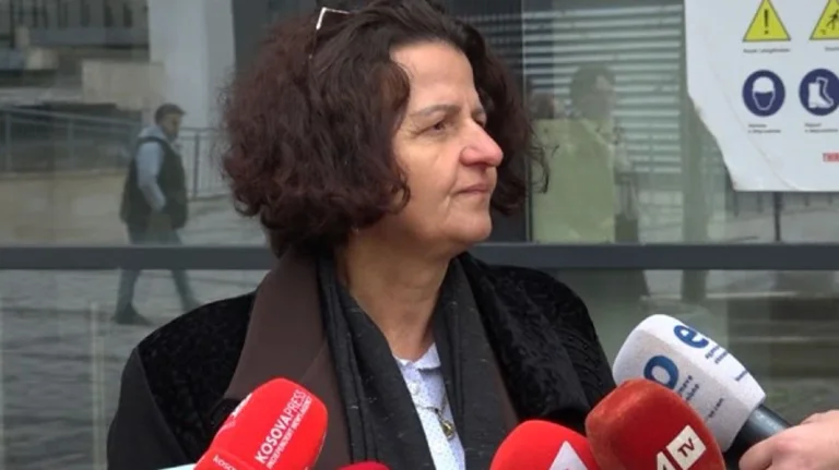Nekdanji zapornik: Srbski gvardijani so me slekli in skušali prekršiti Hašim Thacijevo sliko, vendar je nisem.