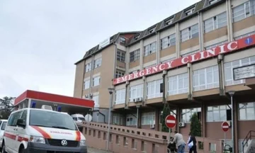 Kjo është gjendja e të riut që u ther me thikë në Istog, futet në sallë për operacion