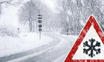雪と氷結、交通介護の警察電話