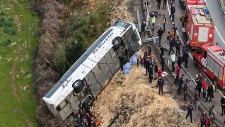 טורקיה: אוטובוס יוצא מהרחוב והולך, שמונה הרוגים ו-26 פצועים.